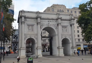 Ziua Națională a României la Londra: Marble Arch, iluminat în culorile tricolorului / Foto: Captură video youtube