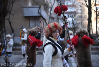 Mersul cu Ursul, una din tradițiile de Anul Nou în România (Sursa foto: Agerpres)