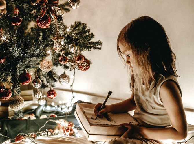 Scrisoarea unei fetițe de 8 ani către Moș Crăciun a emoționat tot internetul / Foto: Unsplash
