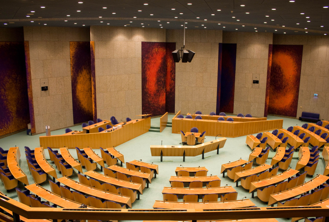 Olanda este dispusă să găzduiască un tribunal special pentru invazia Rusiei în Ucraina, afirmă un ministru / Parlamentul olandez (sursa foto: Tweede Kamer/Wikiwand)