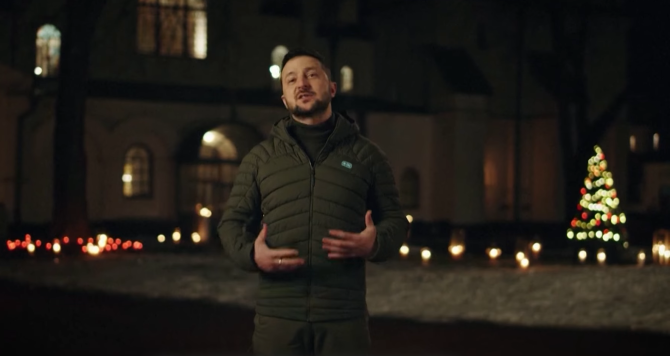 Ucraina își va crea propriul miracol de Crăciun, afirmă Zelenski. „Chiar și în întunericul complet, ne vom găsi unii pe alții pentru a ne îmbrățișa” / Foto: Captură video youtube
