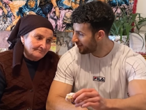 Un influencer spaniol și iubita sa nu se mai pot despărți de România. Bunica Gherghina de pe Tiktok i-a fermecat cu poveștile ei / Foto: Instagram