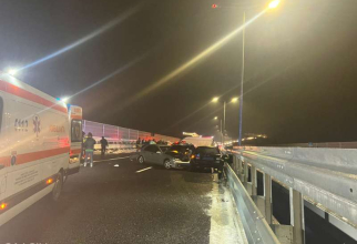 Accident grav pe A1, șase mașini implicate. Un șofer a încercat să se ferească de impact, dar a căzut de pe pod / Foto: SAJ Sibiu