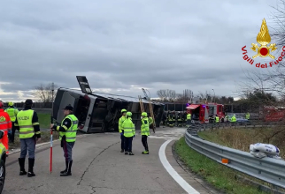 Autocar cu români, răsturnat în Italia. Mărturiile pasagerilor: „Șoferul mergea cam cu viteză” (FOTO + VIDEO)