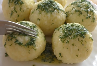 Găluște de cartofi cu verdeață, fără făină. Atât de pufoase și delicioase încât o să te lingi pe degete! FOTO: captură video YouTube @Another Kitchen