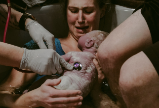 Reguli noi privind alăptarea bebelușilor în spital, după ce un nou născut a murit sufocat. Nu există destule moașe / Foto: Unsplash