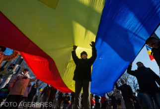 Românii iubesc tricolorul (Sursa foto: Agerpres)