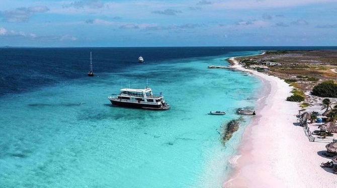 O întreagă insulă din Caraibe, scoasă la vânzare pentru mai puțin decât apartamentele din Londra / Foto: Instagram