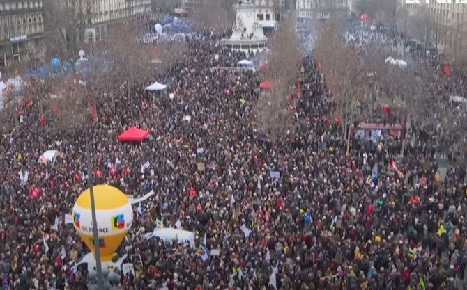 A doua zi de proteste la Paris. Francezii nu sunt de acord ce creșterea vârstei de pensionare la 64 de ani 
