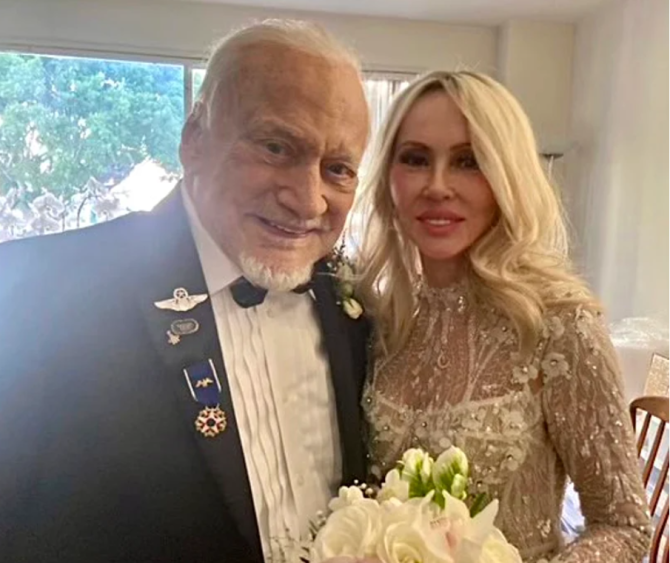 Buzz Aldrin și Anca Faur au avut parte de o ceremonie privată restrânsă