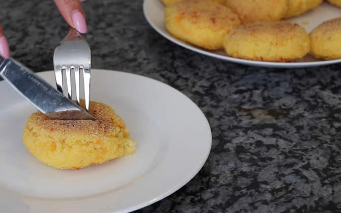 Chiftele din porumb cu brânză: Fragede, aromate și foarte gustoase. Încearcă chiar astăzi această rețetă simplă și rapidă! FOTO: captură video YouTube @ Nataliya Mashika