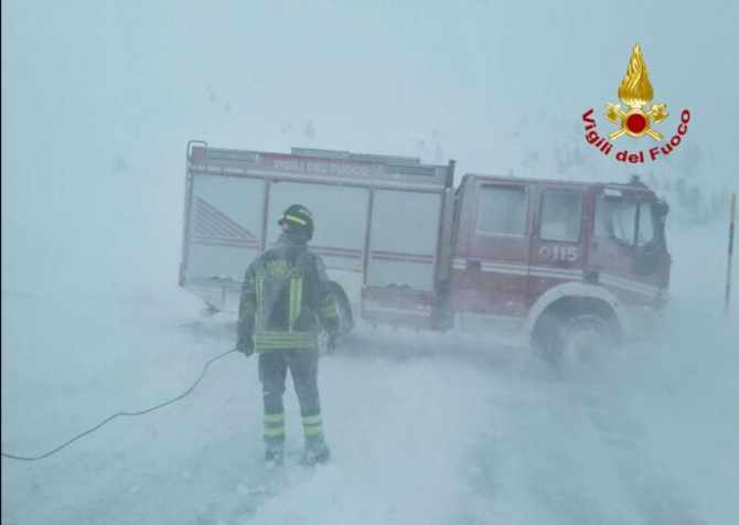 Căderi de zăpadă în Italia. Pompierii intervin