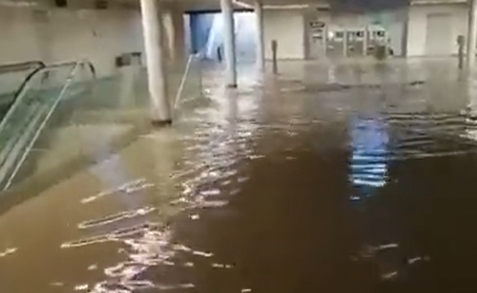 2. -imagine fara descriere- (potop-in-portugalia-inundatii-devastatoare-matura-orasul-porto-2.jpg)