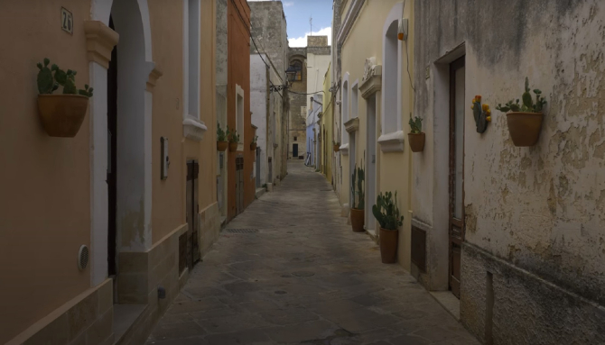 Unul dintre cele mai frumoase locuri din Italia oferă 30.000 celor care aleg să se mute acolo: „Orașul uleiului” are multe atracții - VIDEO