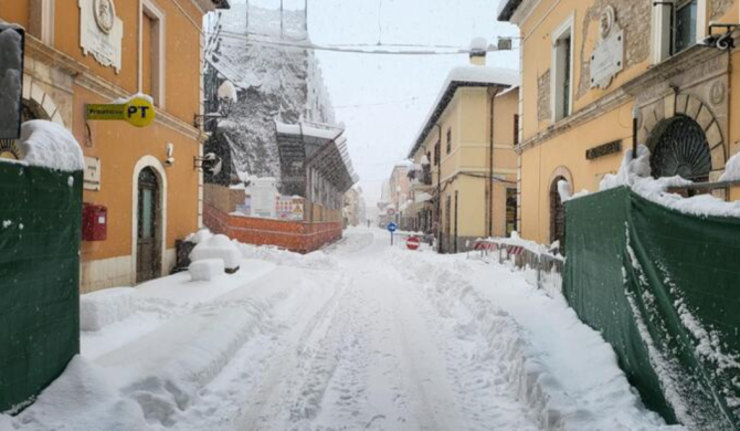 Căderi masive de zăpadă în Italia