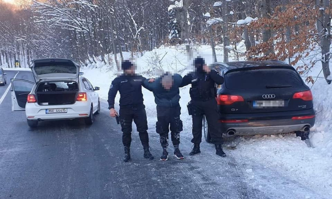 Ucrainean cu Audi Q7, prins de polițiștii români după o urmărire ca în filme. Nu a oprit și avea numere false / Foto: Facebook
