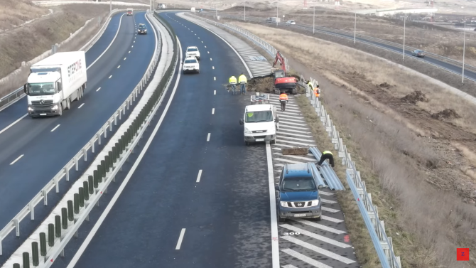 O parte din autostrada A10 Sebeș-Turda s-a prăbușit complet. „Facem apel la conducătorii auto să circule prudent” / Foto: Captură video youtube