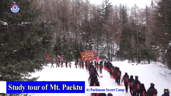 Elevii din Coreea de Nord au degerat după un marș "patriotic" pe munte la temperaturi foarte scăzute / Foto: Captură video youtube