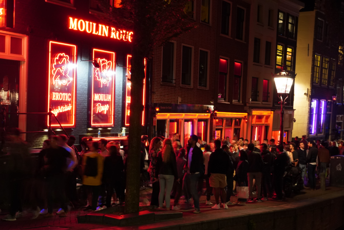 Amsterdam impune reguli noi pentru turiști, în ceea ce privește drogurile și băutura. „Dacă veniți doar pentru a vă droga, nu veniți” / Foto: Unsplash