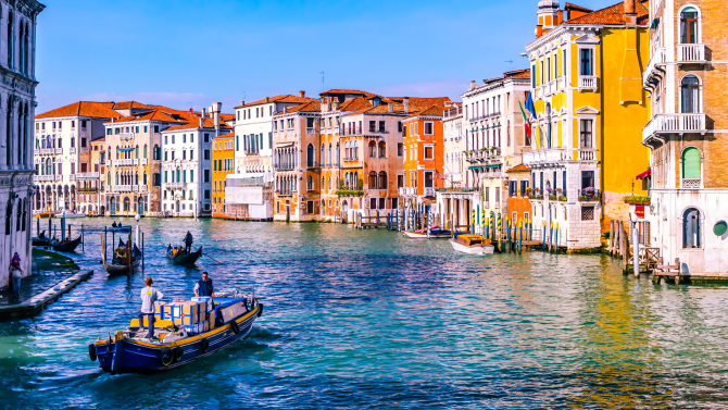 Italia se confruntă cu o nouă alertă de secetă, deoarece canalele din Veneția sunt uscate / Foto: Unsplash