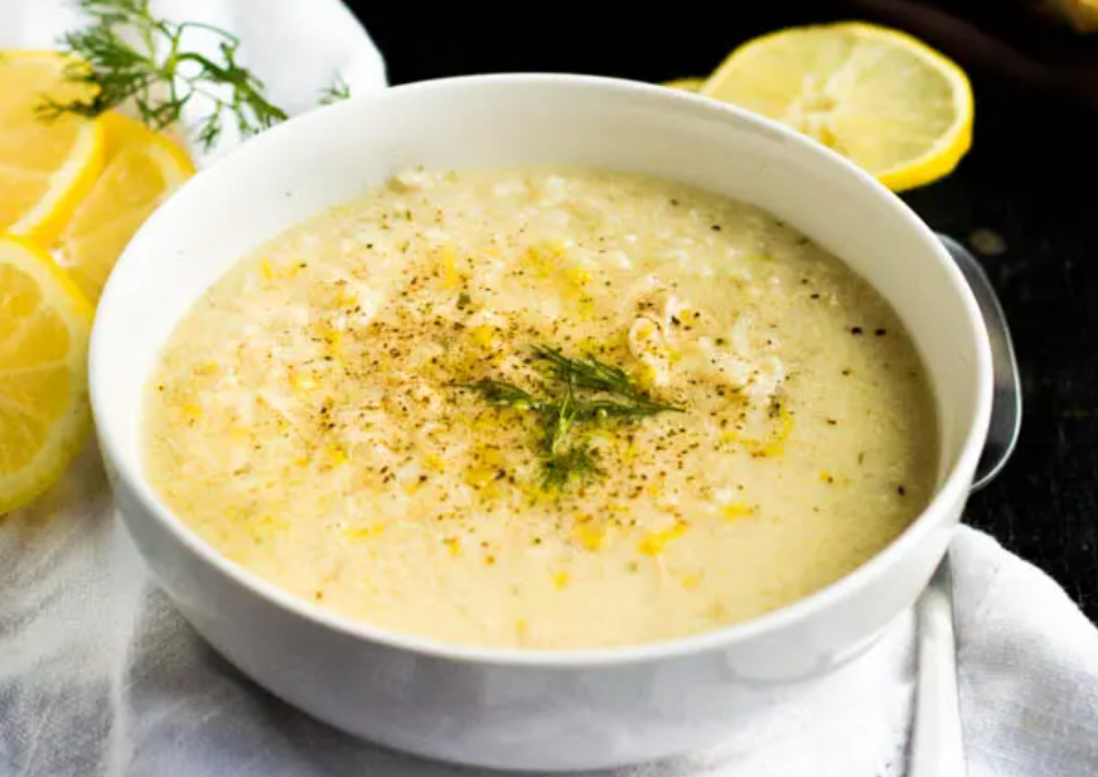 Ελληνική χοιρινή σούπα.  Ένα πιάτο πολύ μυρωδάτο και εύκολο στην παρασκευή του