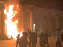 Franța arde! Nemulţumiţi că trebuie să lucreze cu doi ani mai mult, un milion de oameni au ieșit în stradă Au dat foc primăriei! Imaginile haosului - VIDEO