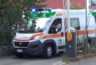 Gest emoționant pentru o româncă bolnavă: Un echipaj medical a parcurs peste 3.600 km cu o ambulanță pentru a o transporta la un spital din Italia / Foto: Captură video youtube