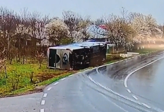 Un autocar cu români s-a răsturnat pe marginea drumului: Mai multe victime