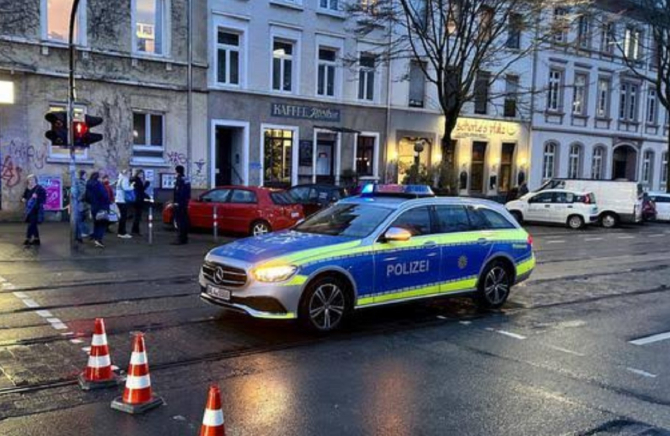 Alertă în Germania! Un individ a luat ostatice mai multe persoane într-o farmacie: Răpitorul cere o răscumpărare de peste 1 milion de euro! FOTO: captură Twitter @TrendsT96886216