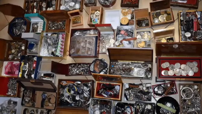 Italia. Poliția a descoperit în locuinţa unui pensionar o „comoară” estimată la 6 milioane de euro: Au fost furate pe rând, în ultimii 20 de ani - VIDEO