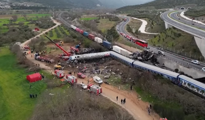 Catastrofa feroviară din Grecia scoate la iveală neglijența rețelei feroviare / FOTO: captură video YouTube @ Guardian News