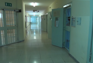 Italia. Deținutul român care a amenințat un medic cu moartea, revine cu un nou scandal. Bărbatul ascundea o lamă periculoasă în gură / Foto: Captură video youtube