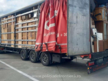 Mai multe camioane, încărcate cu tone de deșeuri, oprite să intre în România. Șoferii, luați la întrebări. Sursa foto: Politia de frontiera