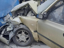 Un tânăr român a sfârșit într-un accident teribil: A intrat cu mașina într-un autobuz. FOTO: ISU Sibiu