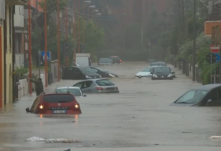 „Așteptăm pe cineva să ne salveze”. Mărturiile românilor, prinși în inundațiile devastatoare din Italia: „Să ne scoată afară!”