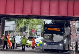 Autobuz cu pasageri, strivit în Glasgow: Mai multe persoane au ajuns de urgență la spital