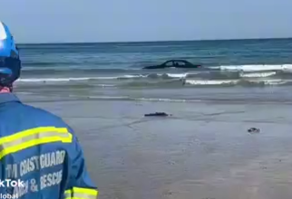 Șoferul unui BMW a fost pedepsit pentru că a parcat decapotabila pe plajă. Mașina de 100.000 de lire a fost luată de valuri VIDEO / Foto: Tiktok