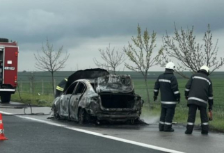 Bulgaria. Doi români au murit carbonizaţi. Maşina lor s-a izbit frontal de un TIR înmatriculat în România. Sursa foto: chernomore.bg