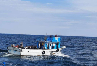 Polițiștii de la Garda de Coastă, în alertă. Pescador supraaglomerat și fără mijloace de salvare, detectat lângă Vama Veche. Sursa foto: Politia de frontiera