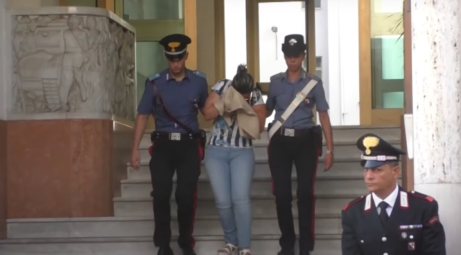 Badanta româncă, pusă sub acuzare pentru că a ținut forțat o bătrână din Italia în România, a ales procesul public  / FOTO: captură video YouTube