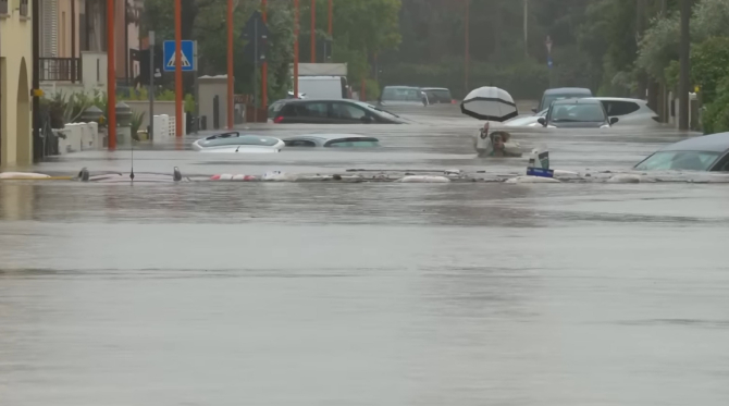Numărul victimelor în inundaţiile devastatoare din Italia crește la 11. Preşedintele Emilia-Romagna: „Amploarea distrugerilor este ca cea provocată de cutremur”