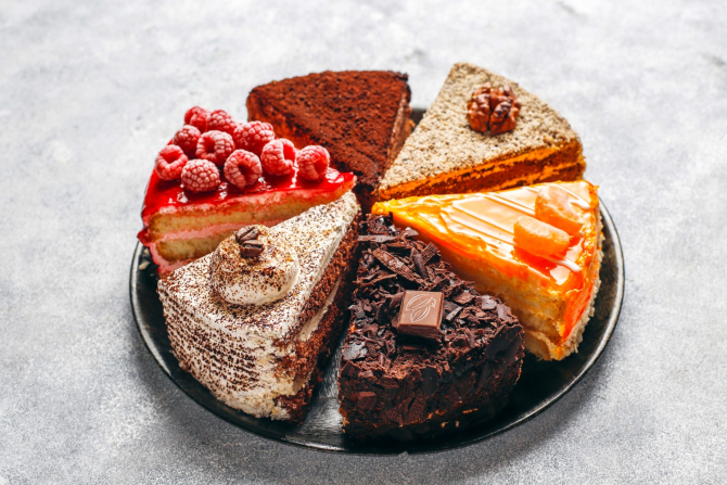 Prăjituri simple și delicioase, fără coacere: 5 rețete în 10 minute. Notează-le acum, te vor scoate din multe situații! (sursa foto: Freepik.com)