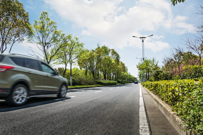 Premieră mondială în Suedia O autostradă se va transforma într-un drum care va încărca mașinile electrice din mers