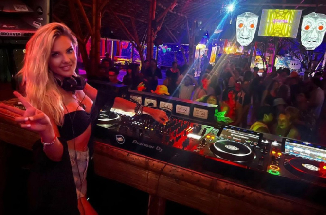SUA. DJ Romina, românca ce a reușit să își îndeplinească visul în țara tuturor posibilităților: „Eu nu pot trăi fără muzică”