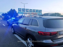 O româncă a rămas fără automobilul Mercedes, chiar la intrarea în țară. Ce au descoperit polițiștii în baza de date. Sursa foto: Politia de frontiera