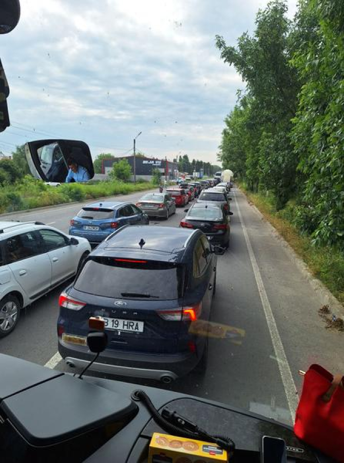 Aglomerație de nedescris la punctele de trecere a frontierei: Şoferii se confruntă cu trafic intens înainte de a se relaxa la plajă în Bulgaria şi Grecia