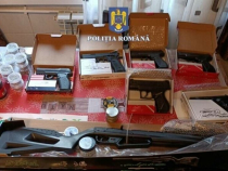 O avocată româncă a cumpărat arme cu gloanțe pentru copiii ei minori