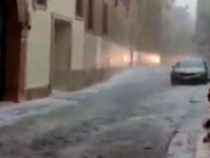 O furtună violentă cu grindină a făcut ravagii în nordul Italiei, peste 100 de persoane rănite și zeci de mașini distruse 
