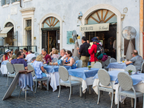 Clienți fără bani cash, dați afară dintr-un restaurant din Roma (Foto ilustrativ. Sursa: Pxhere)