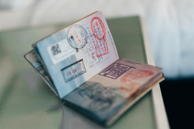 Un bărbat nu are voie să plece în străinătate deoarece numele de familie este "prea nepoliticos" pentru pașaport / Foto: Unsplash